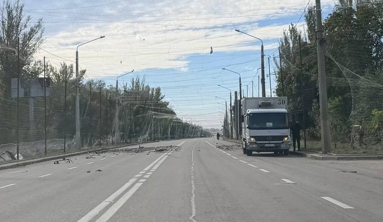 Рашисти вдарили FPV-дроном по цивільній вантажівці у Краматорську: водій загинув. ФОТО