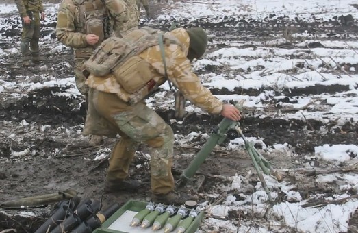 Бойцы ССО уничтожают снайперскую пару оккупантов минометом КБА-118 калибра 60 миллиметров украинского производства 03 Бойцы ССО уничтожают снайперскую пару оккупантов минометом КБА-118 калибра 60 миллиметров украинского производства 03