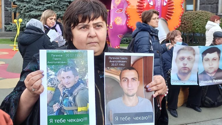 Україно, МИ Є: рідні українських полонених і зниклих без вісті на Донбасі пікетують ОП - матері заявили, що стоятимуть на Банковій 72 години 07 Україно, МИ Є: рідні українських полонених і зниклих без вісті на Донбасі пікетують ОП - матері заявили, що стоятимуть на Банковій 72 години 07