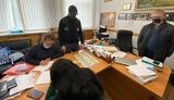 Руководители ХТЗ вымогали с рабочих взятки за ордеры на жилплощадь в заводских общежитиях, - СБУ