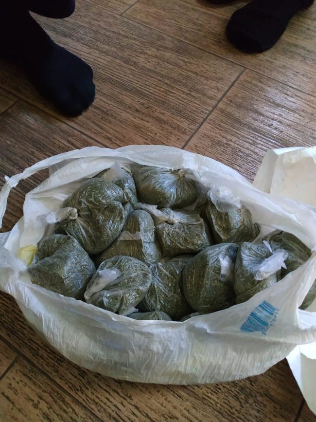 Житель Полтавщины изготавливал с целью сбыта фальсифицированный алкоголь из недоброкачественного сырья: изъято товаров на 2,5 млн грн 02