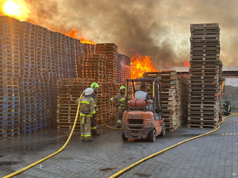 A factory is on fire in Trebukhiv