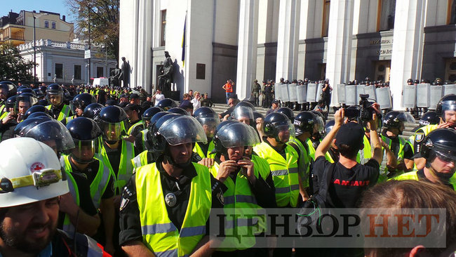 Президент обіцяв, - Нацкорпус пікетує Раду з вимогою спрощення процедури отримання громадянства учасниками АТО 38