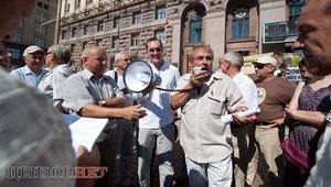 Под Киевсоветом решали судьбу автокооперативов. ФОТОрепортаж