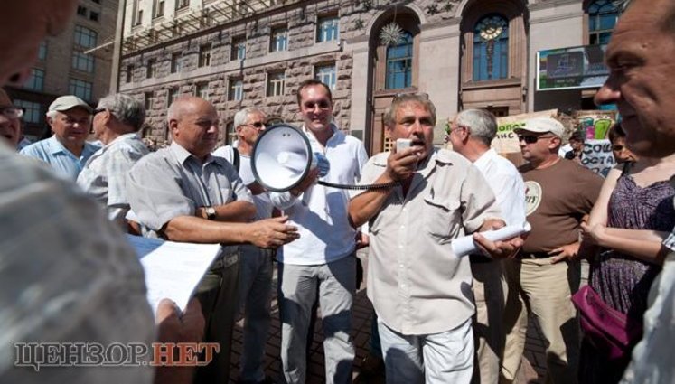 Под Киевсоветом решали судьбу автокооперативов. ФОТОрепортаж