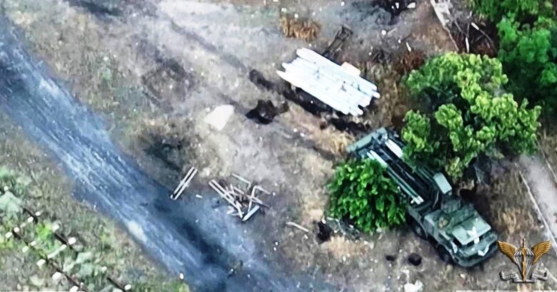 Украинская артиллерия уничтожила две вражеские боевые машины РСЗО БМ-27 Ураган 02