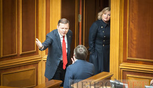 Блокування трибуни, ноутбук у "позолоченому" дизайні і радісний Гринів: як минув день у Раді. ФОТОрепортаж