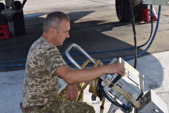 Экипажи Су-24М и Су-24МР оттачивали навыки техники пилотирования и навигации, - Минобороны 05