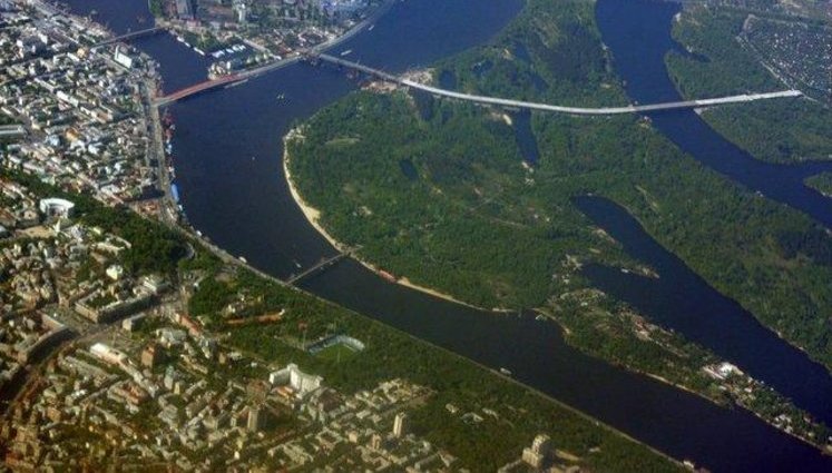 В Киеве разгорелся скандал с Машей Симович, которая "хапнула" землю на Трухановом острове: "Конкурса еще не было, но победители уже известны"