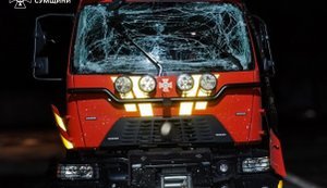 Росіяни вночі вдарили по рятувальниках у Сумах, пошкоджено техніку. За добу атаковано 23 населені пункти області. ФОТОрепортаж