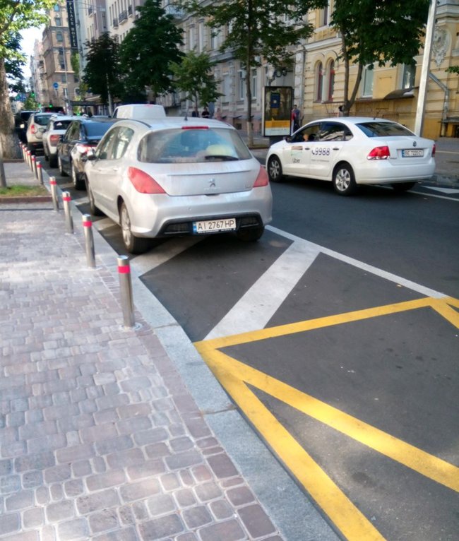 Припаркованные на велополосах автомобили будут эвакуировать, - КГГА 02