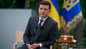 Зеленский говорит, что не поехал бы на парад в Москву