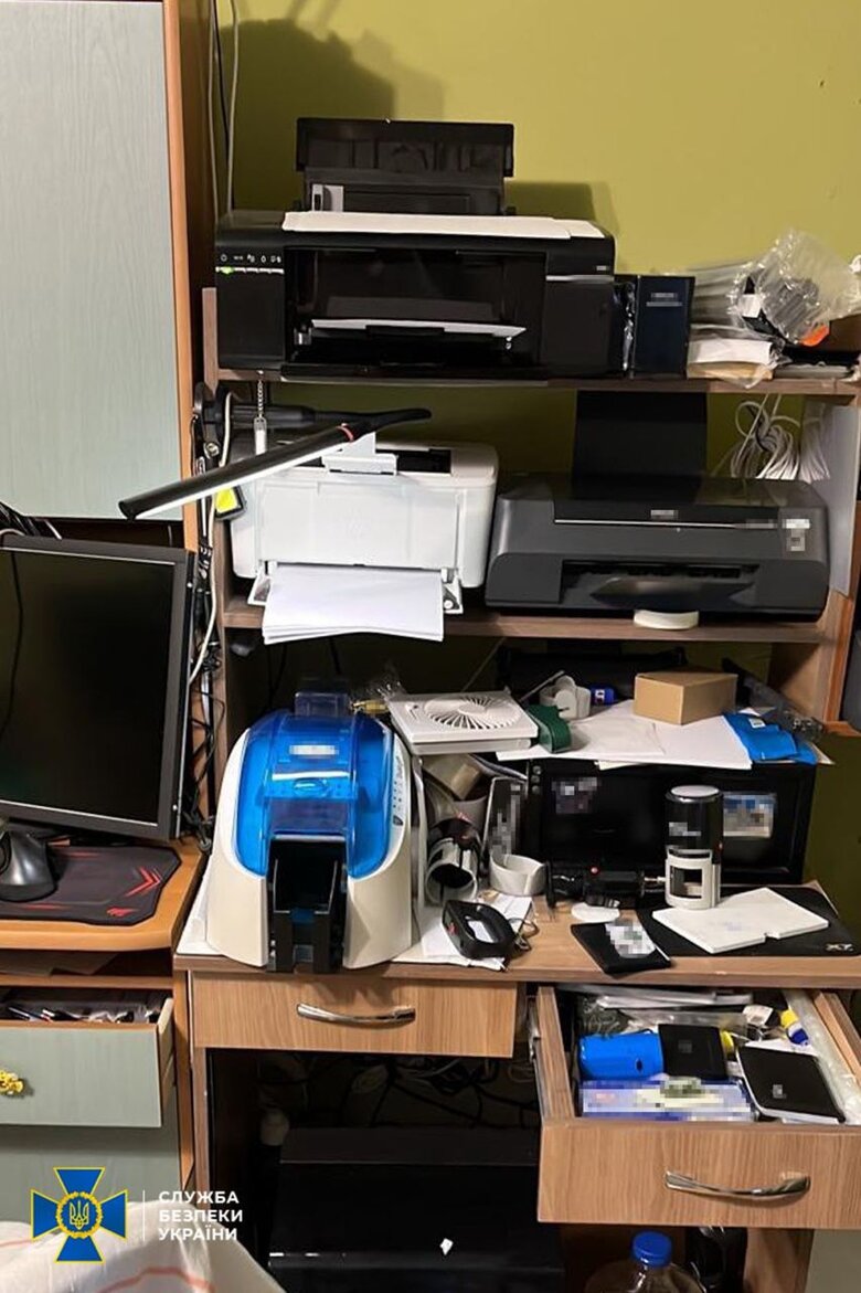 Затримано ще трьох військкоматівців та посадовця ВЛК, які за хабарі списували ухилянтів, - СБУ 04