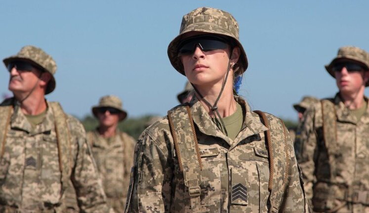 Женщин будут брать на военный учет только с их согласия, - Генштаб