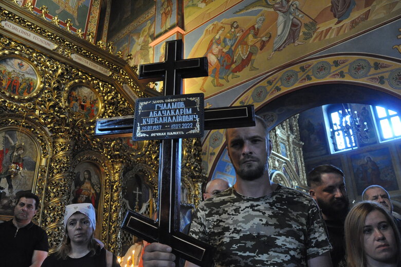 З телеведучим та військовим Карімом Гуламовим, який загинув у бою з російськими окупантами, попрощались у Києві 44