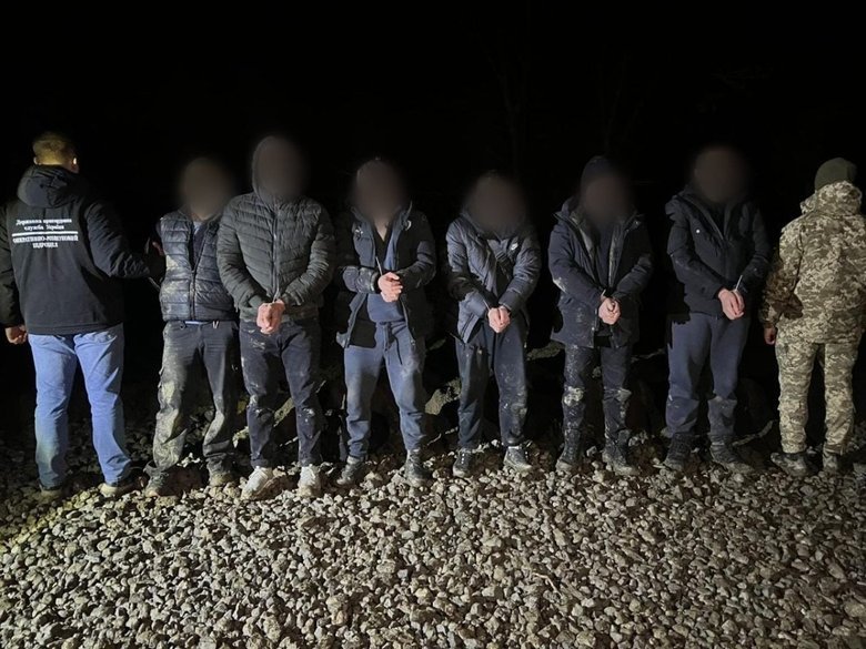 Foreign guide with clients detained near the border