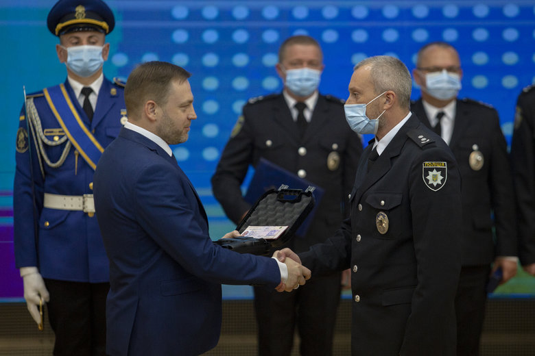 Монастирський нагородив працівників системи МВС 10