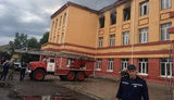 Блискавка влучила в дах школи на Одещині: пожежа знищила частину верхнього поверху. ФОТО