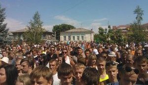 Русский бунт в Пугачеве не смолкает: "Выселение чеченцев - единственное решение проблемы."