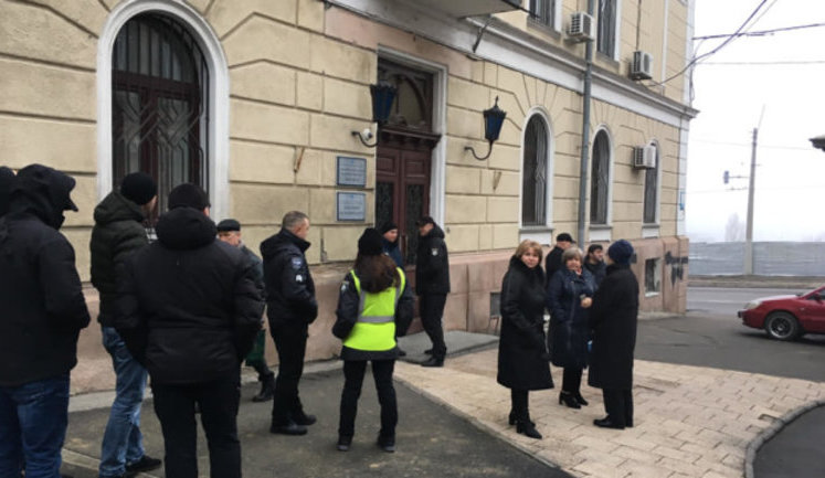Неизвестные захватили Одесский медуниверситет и уничтожают документы, - Минздрав