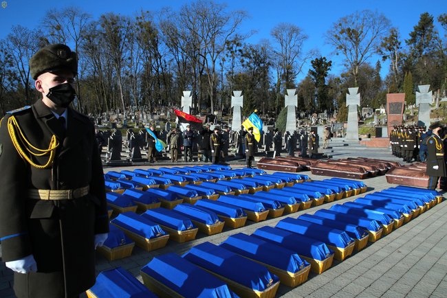Тіла 428 жертв політичних репресій перепоховали у Львові 10