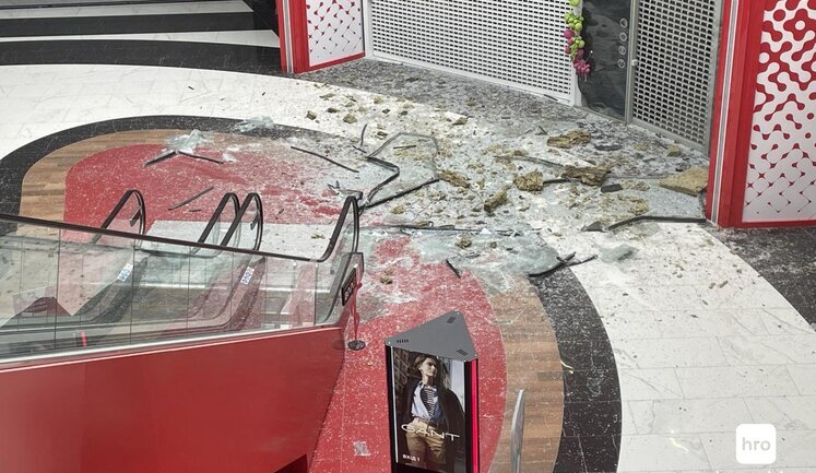 Blockbuster Mall shopping centre was damaged as result of Russian night attack on Kyiv. PHOTOS