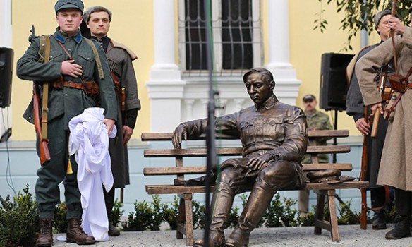 Памятник Петлюрі відкрили у Вінниці 03