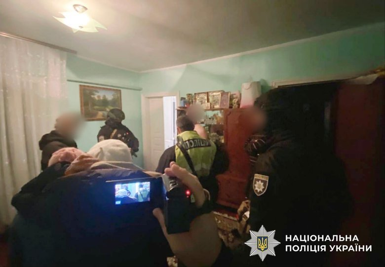 Вимагали гроші та викрали військовослужбовця
