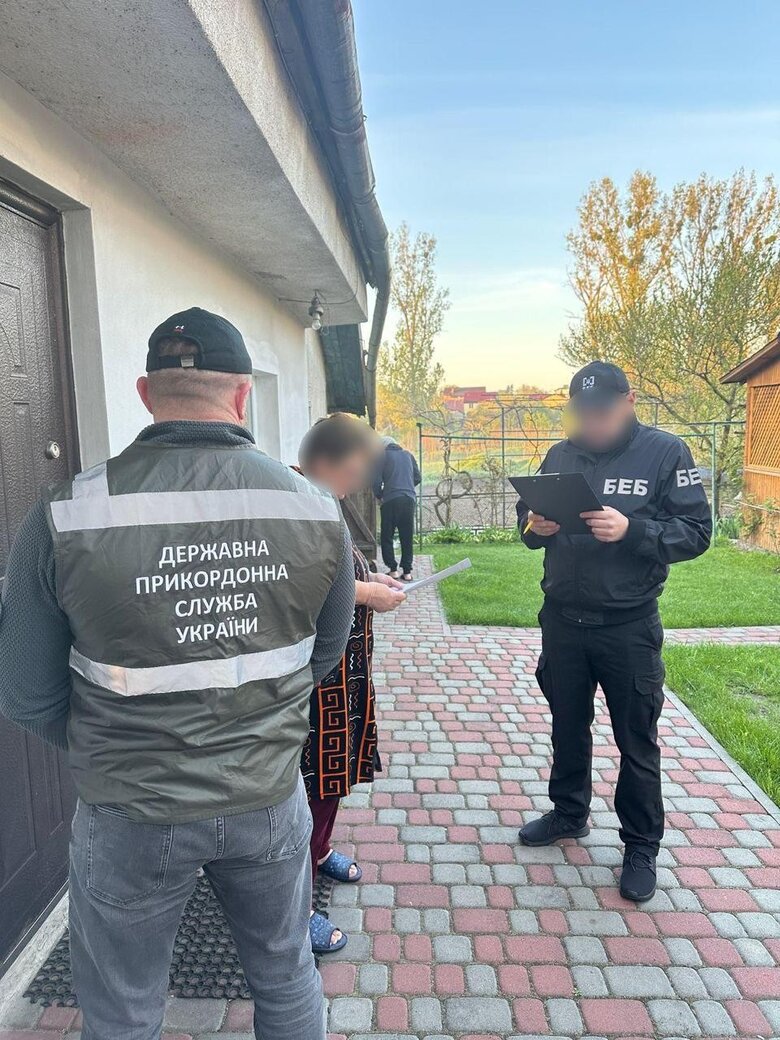 Схема с "гуманітарними" авто