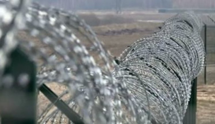 Поки в Україні тривають "танці" навколо проекту "Стіна", інші країни посилено відгороджуються від "недоумкуватої" РФ, - Тимчук. ВIДЕО