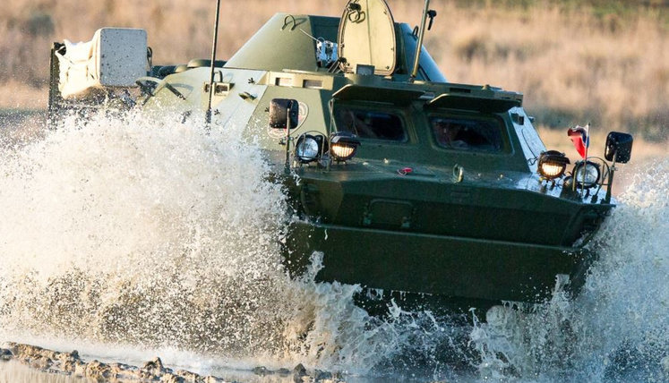 Окупанти втопили БРДМ-2 у Керченській протоці під час проведення "патріотичної" акції. ВIДЕО