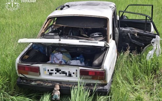 Російський FPV-дрон атакував авто на Харківщині: поранено двох літніх людей. ФОТО