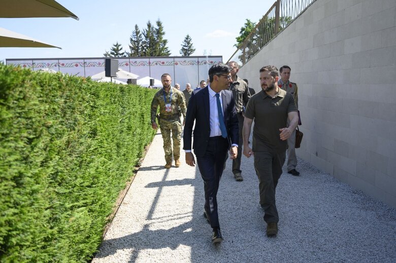 Zelensky met with Sunak in Moldova 02