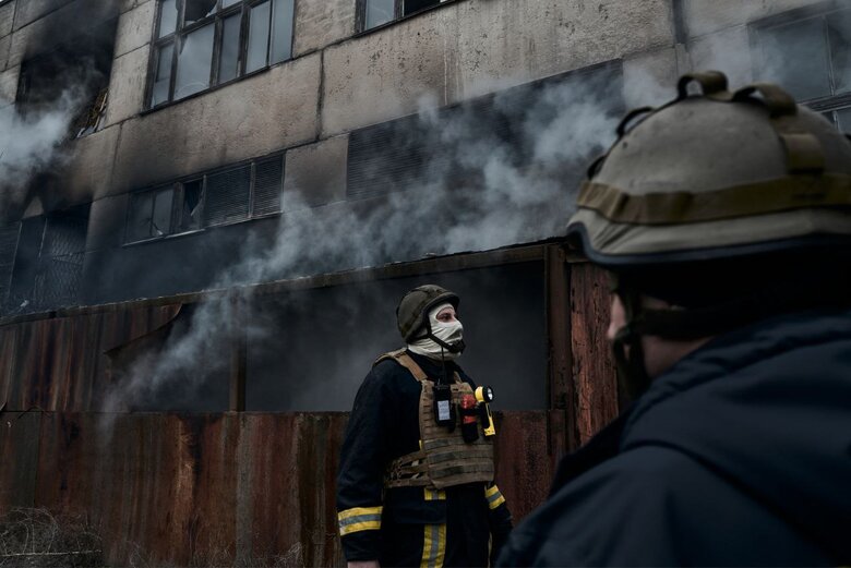 Russians shelled Kherson in morning and hit lyceum 01