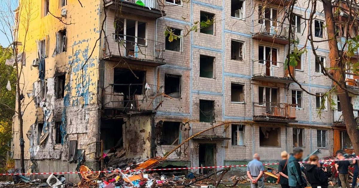 Порошенко після балістичного удару РФ закликав монобільшість повернутися до роботи і ухвалити критичні для оборони рішення