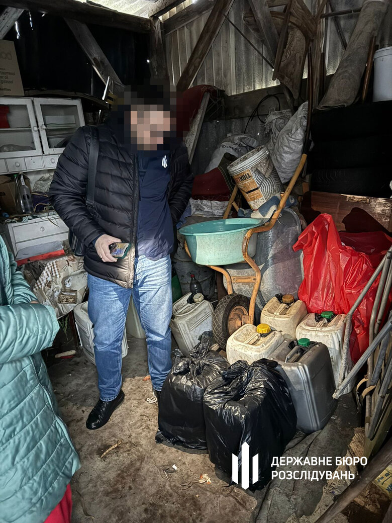 На Львівщині ДБР викрило зловмисників, які крали пальне з військової частини