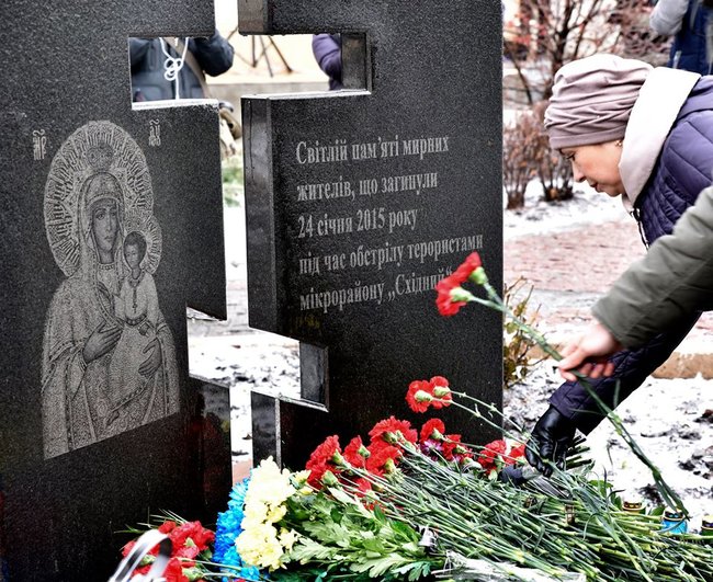 Бойцы 503 отдельного батальона морской пехоты почтили память мариупольцев, погибших 4 года назад под Градами наемников РФ 04