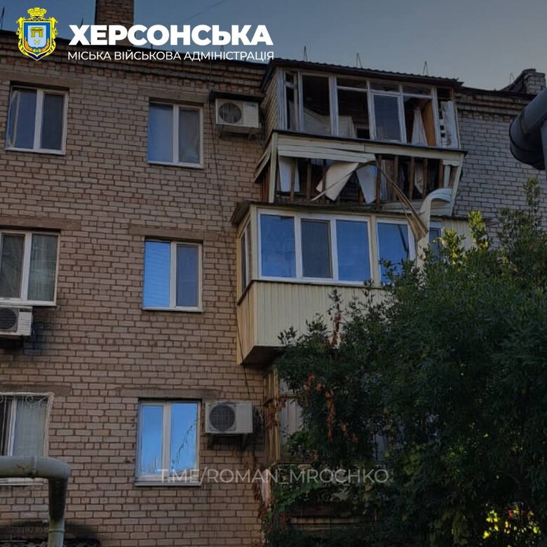 Наслідки ворожих обстрілів Херсону 06 Наслідки ворожих обстрілів Херсону 06