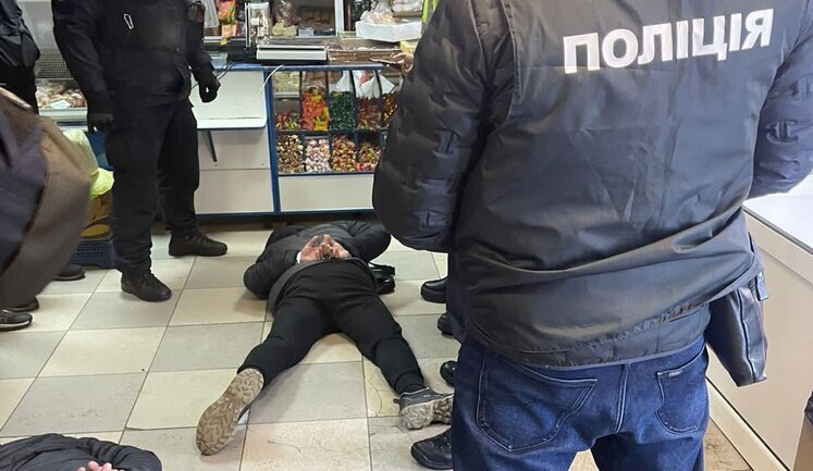 Банду, которая занималась вымогательством, разоблачили на Житомирщине. Во главе был уголовный авторитет. ВИДЕО+ФОТОрепортаж