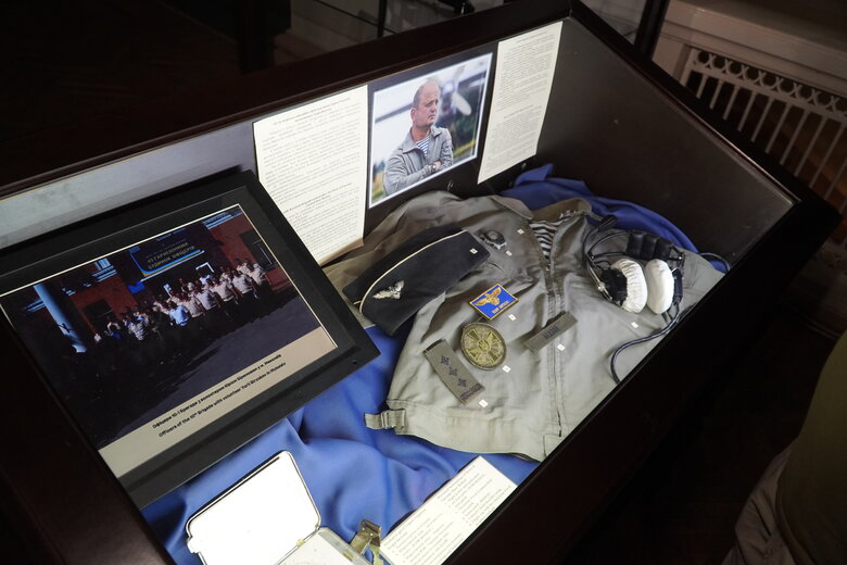 Военная разведка показала военным атташе фильм об освобождении острова Змеиный 11