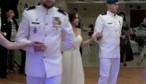 Морпехи 503-го батальона провели в Мариуполе традиционный предновогодний бал. ВИДЕО