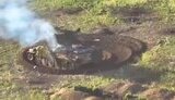 ворожа бронемашина із ліквідованим екіпажем їздить по колу