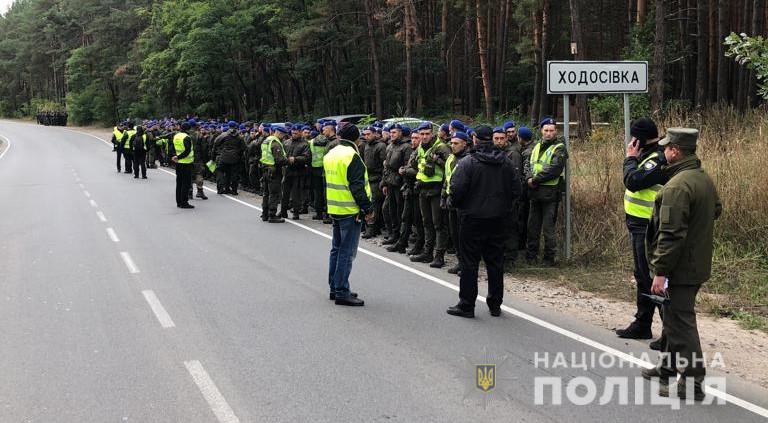 Слідчі, рятувальники, водолази, - під Києвом розшукують тих, хто стріляв у Шефіра 01