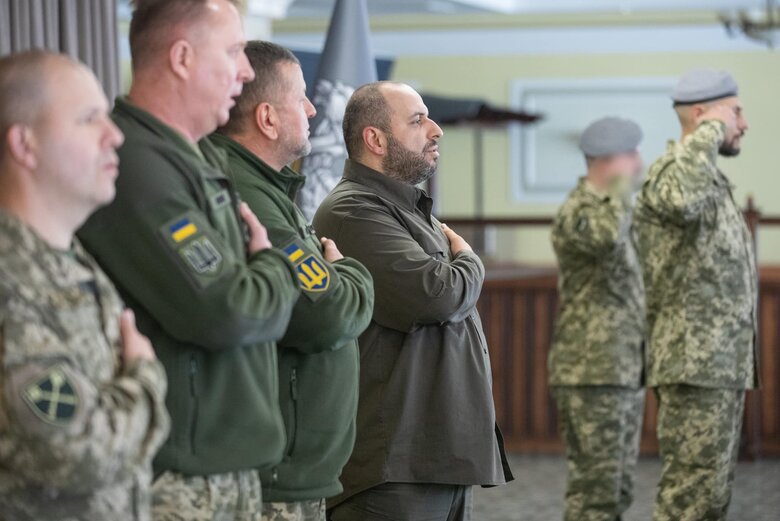 Глава Минобороны Умеров представил личному составу ССО нового руководителя – полковника Лупанчука 02
