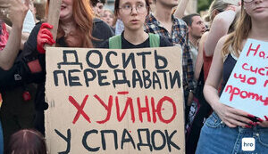 З якими плакатами виходили українці у містах проти закону про НАБУ та САП