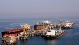 У відкритому морі через нестачу покупців накопичуються величезні об’єми іранської нафти, ‒ Bloomberg
