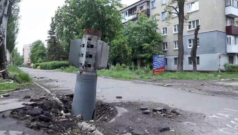 Россияне непрерывно обстреливают Луганщину. Только в одной многоэтажке Северодонецка 4 погибших 05