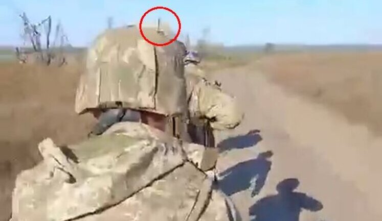 Стріла-дротик із російського касетного боєприпасу застрягла у шоломі бійця ЗСУ: "От для цього каски і треба носить". ВIДЕО