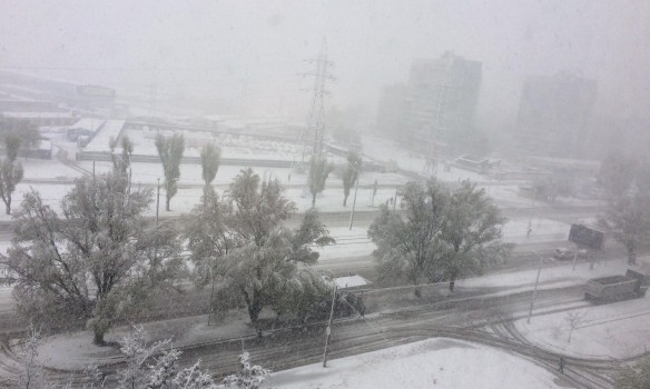 У Дніпрі транспортний колапс через снігопад: замело аеропорт, заблоковано вїзд і виїзд з боку Запоріжжя 04 У Дніпрі транспортний колапс через снігопад: замело аеропорт, заблоковано вїзд і виїзд з боку Запоріжжя 04