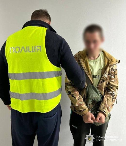 В Киеве мужчина ограбил раненого военного на колесном кресле